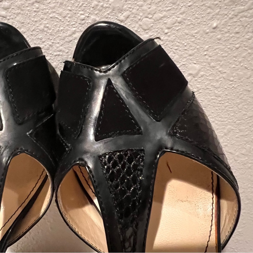 Isola Catalina Black King Suede Snake Print Peep Toe T Strap Heels Size 9.5 - Picture 8 of 13